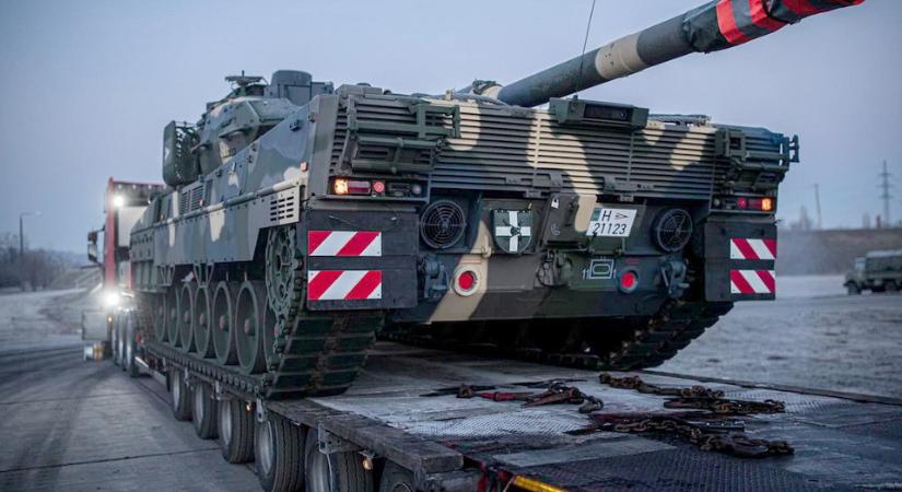 Újabb Leopard harckocsik érkeztek Tatára