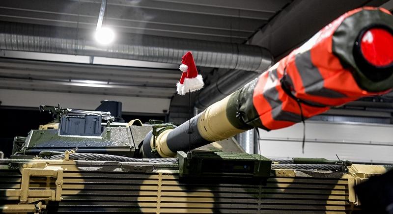 Szalay-Bobrovniczky Kristóf: újabb Leopard 2A7 harckocsik érkeztek Tatára
