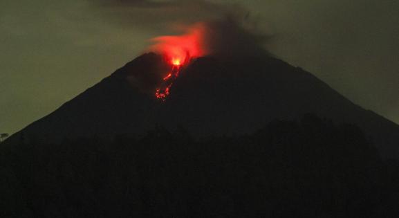 Kitört a Semeru vulkán Indonéziában