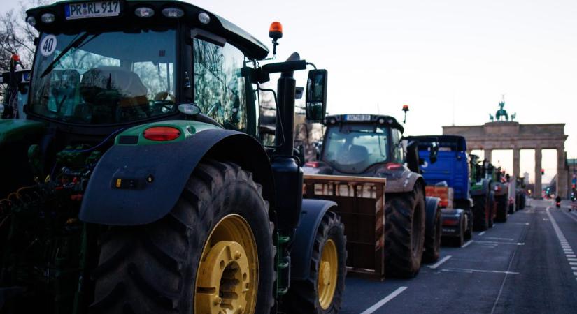 A német kancellár önmérsékletet vár a traktorral tüntető gazdáktól: hétfőn jön az újabb hullám