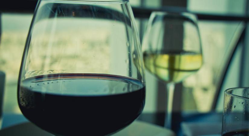 Égetően fontos kérdés: lehet fehér bort inni a vörös után?