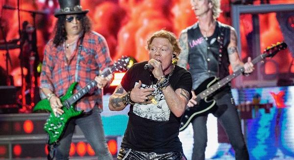Guns N' Roses: a Paradise City belépett a milliárdosok klubjába
