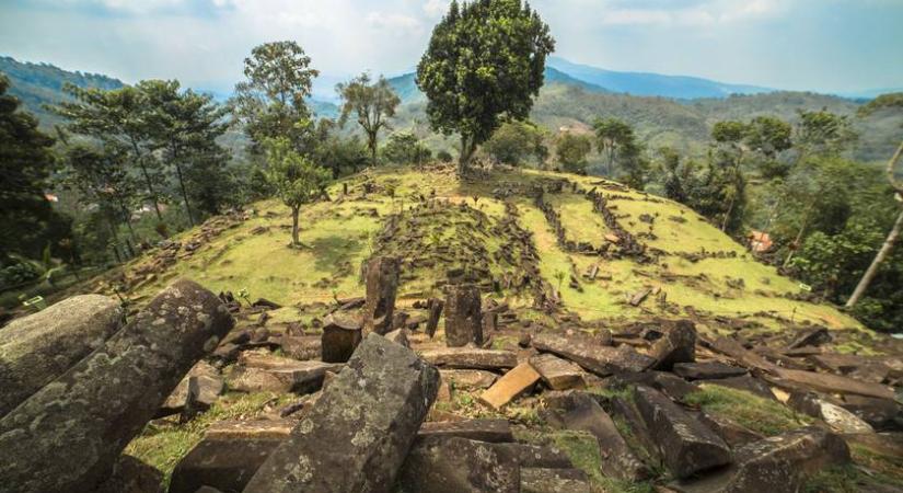 Mégsem emberek alkották a világ legősibb piramisát? A 25 ezer éves indonéziai építmény gondolkodóba ejtette a régészeket