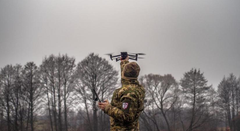A Miniszteri Kabinet 792 millió hrivnyát különített el lőszerek, hőkamerák és drónok vásárlására – Smihal