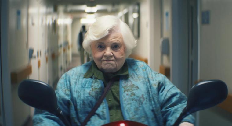 94 évesen is kaszkadőr nélkül forgatott egy üldözéses jelenetet a Thelma főhősnője
