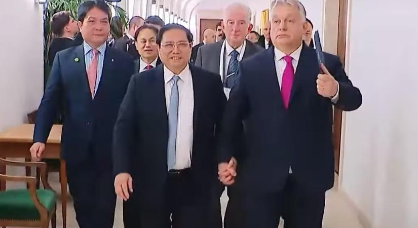 Orbán Viktor kézen fogva sétált a vietnámi miniszterelnökkel – közleményt adott ki erről a Miniszterelnökség