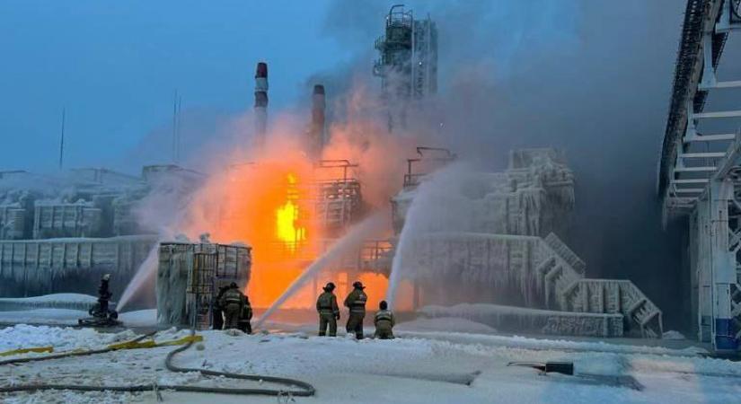 Kigyulladt egy csepfolyósított-földgáztelep Szentpétervártól nem messze