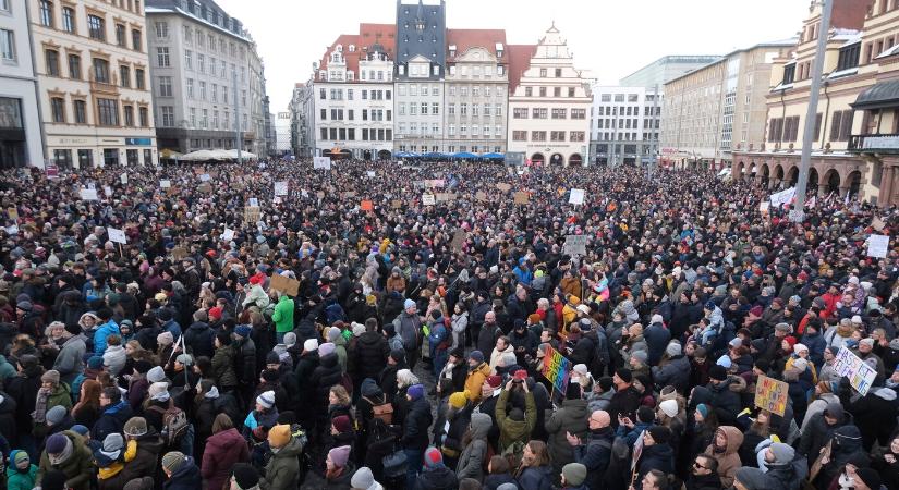 Ismét tízezrek vonultak a német nagyvárosok utcáira az AfD elleni tiltakozás jeléül