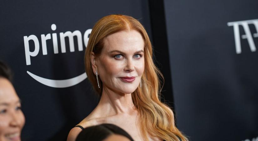 Nicole Kidman merészen kivágott ruhában mutatta meg elképesztő alakját