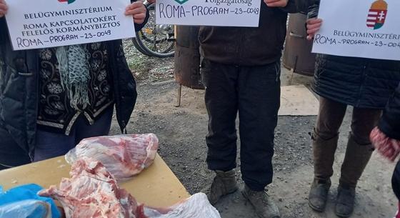 Népszava: A romák esélyteremtésére nyújtott pályázati pénzből disznóvágást rendeztek Farkas Flórián szülőfalujában