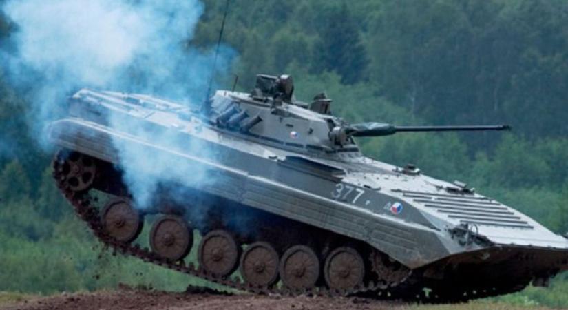 Így robbant fel a harckocsi az orosz–ukrán háborúban