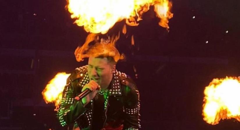 Megszólalt Valkusz Milán, miután megégett a színpadon - videó