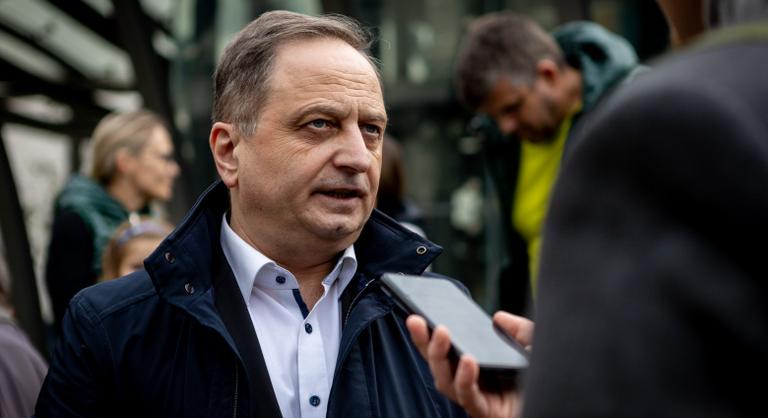 Brenner Koloman nem tágít, bizottsággal vizsgáltatná ki a Lánchíd ügyét