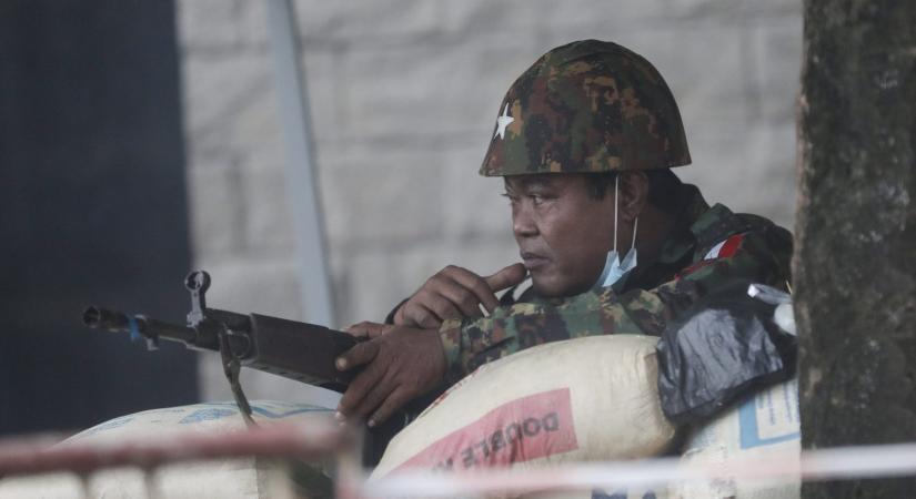 Őrizetbe vették a hadsereg több tábornokát Mianmarban