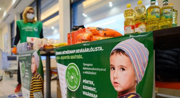 Tizenhat millió forintot gyűjtött együtt a Nestlé és a Tesco a Magyar Élelmiszerbank Egyesület részére