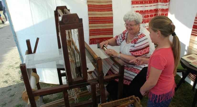 Online kiadvánnyal tisztelegnek a magyar kultúra napja előtt a kézművesek