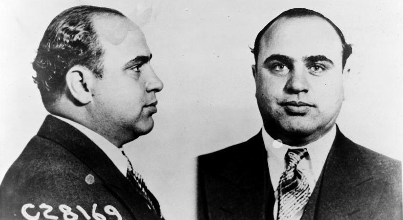 Már kamaszként bordélyházban dolgozott csaposként az igazi Sebhelyesarcú - 77 éve halt meg Al Capone