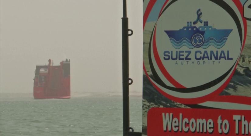 Hadihajóval védené meg az Unió a kereskedelmi hajókat a Szuezi-csatornán  videó
