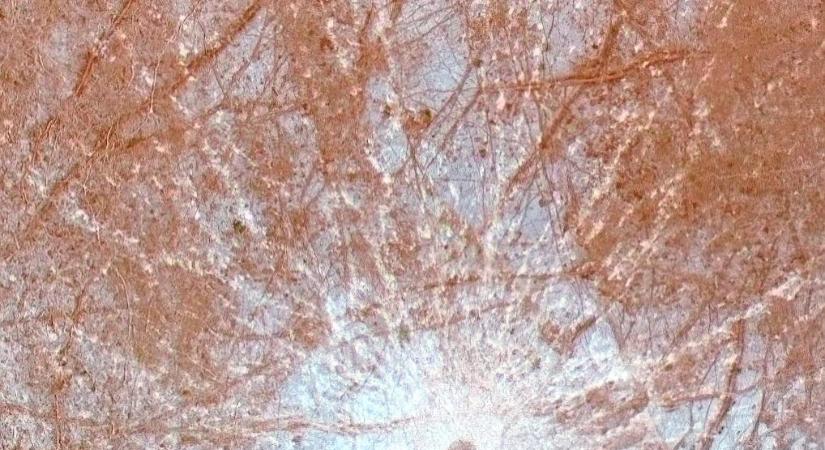 Felszíni aktivitást figyelhettek meg a Jupiter jeges holdján