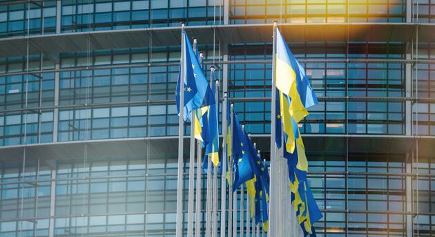 Az EU a csatlakozási tárgyalások megkezdése előtt megkezdi Ukrajna „átvilágítását”