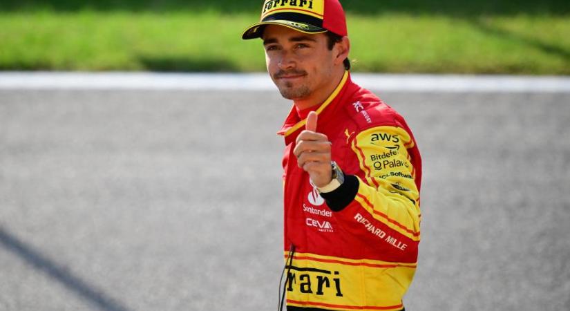 Charles Leclerc szerződést hosszabbított a Ferrarival