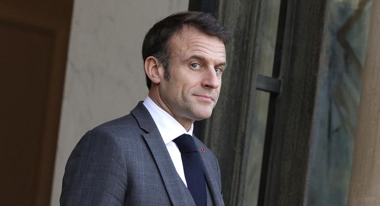 Emmanuel Macron aláírt egy vitatott törvényt