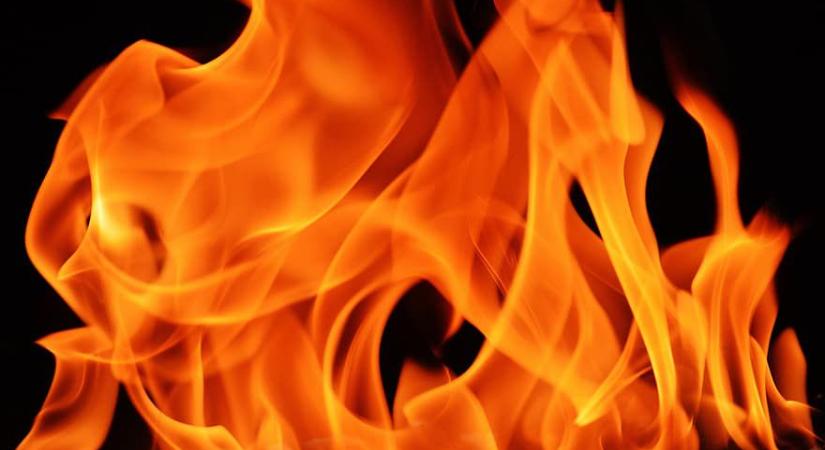 Villanymozdony égett a püspökladányi állomáson