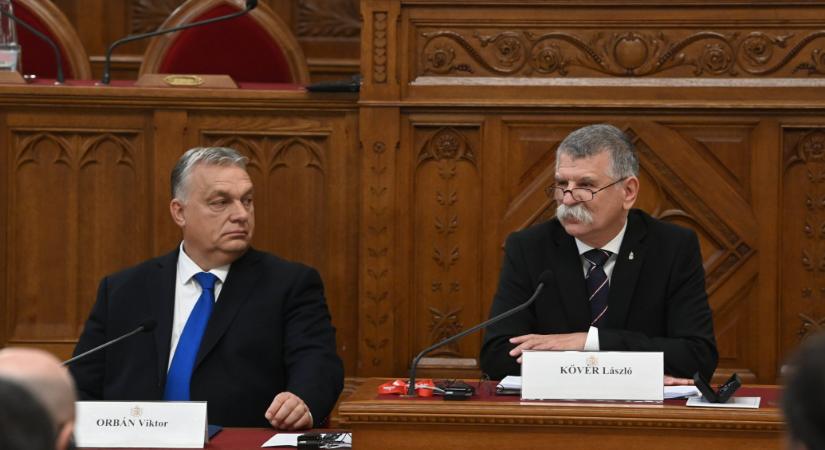 Orbán cipelte a csirkéket, hogy azokat Völner Pálék dobhassák fel a platóra