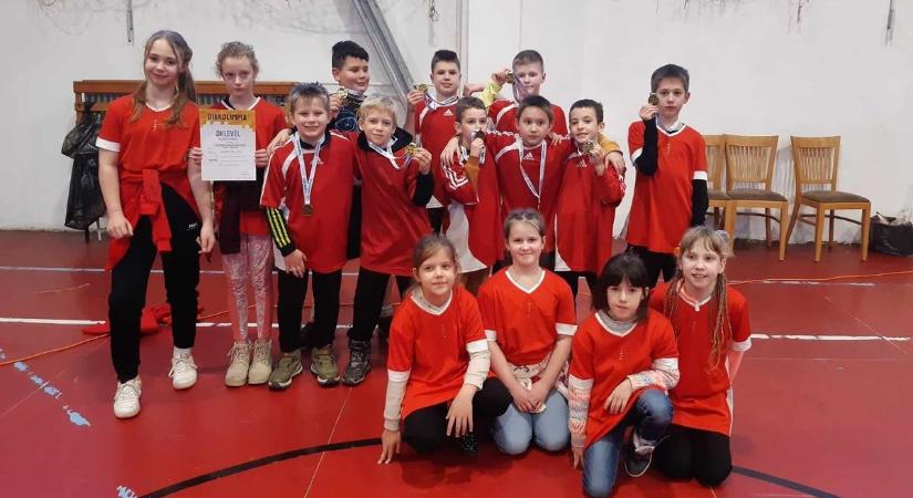 Országos fináléba jutottak grundbirkózásban a dorogi Petőfi iskola tanulói