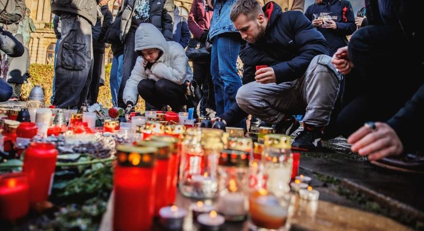A fegyvertartás szigorításán dolgoznak a csehek az egész országot megrázó lövöldözés után