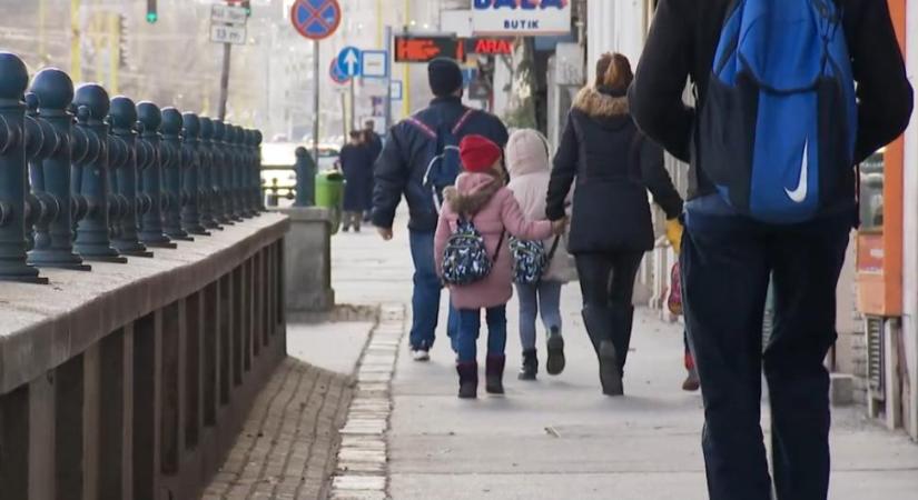 „Van egy ilyen fajta normalizálási kísérlet, hogy akkor próbáljuk meg a gyereket belerakni abba a skatulyába” – Csaknem megtriplázódott az autisták száma Magyarországon a két népszámlálás között