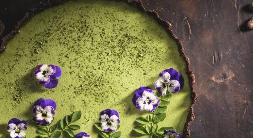Matcha pite kakaós alappal: gluténmentes desszert zöld teából