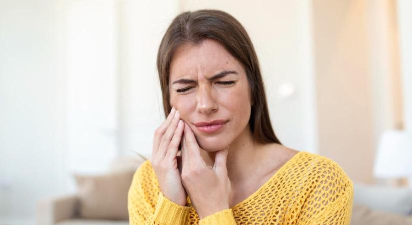 Szörnyű fogfájás kínoz? 8 otthoni praktika hatékonyan segíthet