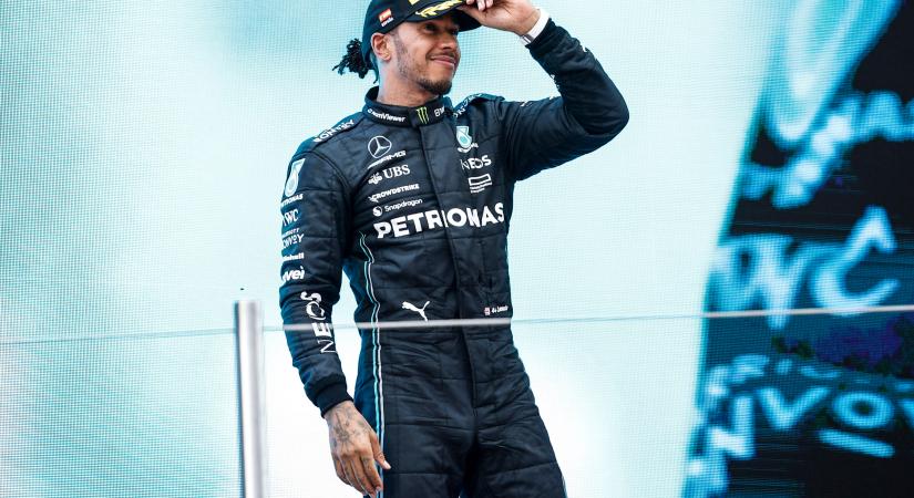 Lewis Hamilton még vissza sem vonult, de már az F1-es visszatéréséről beszél