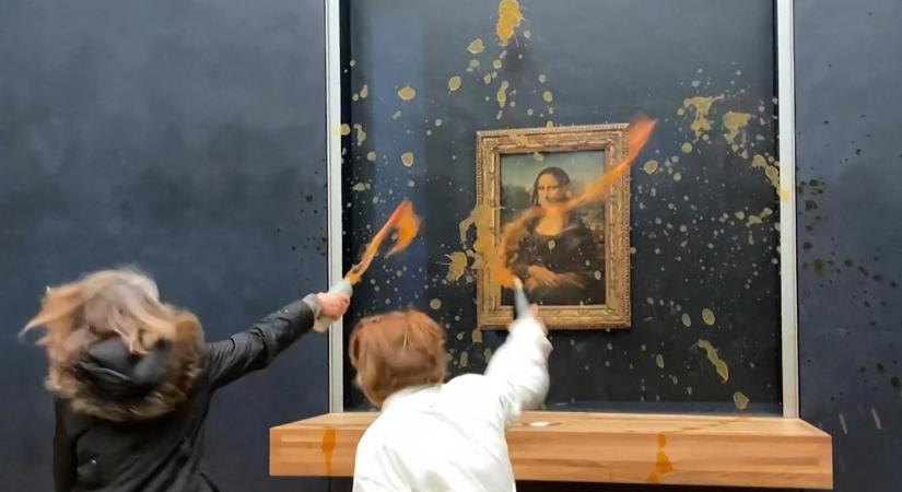 Két klímaaktivista levessel leöntötte a Mona Lisát a Louvre-ban