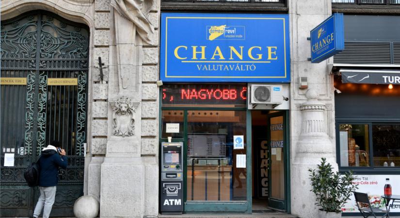 Gyengül a forint a magyar uniós források elvonásáról szóló hír hatására