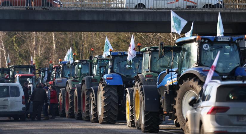 Blokád alá veszik Párizst a gazdák, Brüsszel ellen tiltakoznak - videók
