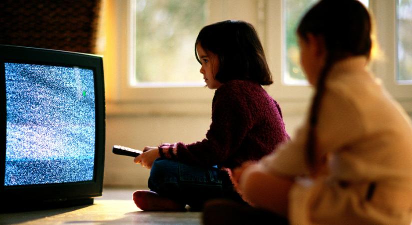 Túl sokat nézik a tévét a mai gyerekek, ez nagyon veszélyes lehet