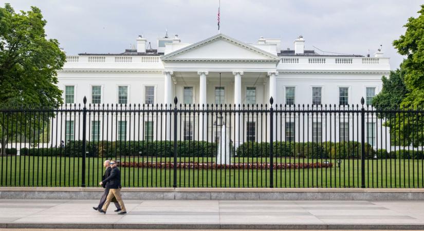 Cukorkaként osztogatták a Fehér Házban a pörgetőket és altatókat, mikor Trump ott lakott