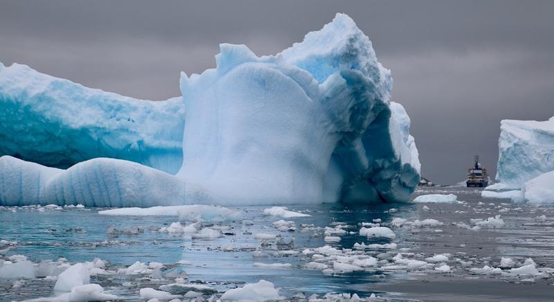 Gyorsan olvad az Antarktiszról leszakadt óriási jéghegy