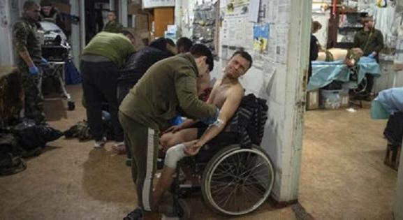 Ukrán kormányzóság: az oroszok robbanóanyagot dobtak egy humanitárius központra