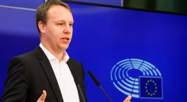 Daniel Freund az EU-s pénzcsap elzárásáról: Orbán Viktort nem szabad megjutalmazni milliárdokkal