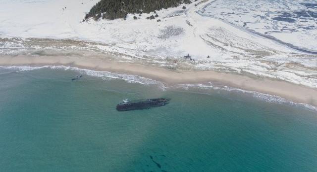 Rejtélyes hajóroncsot mosott partra a víz Kanadában