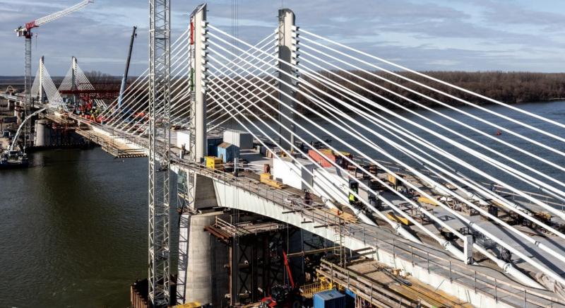 Összeért-e középütt az új Duna-híd? Mikor lehet átkelni rajta? – Kérdéseinkre a kivitelező cég válaszolt
