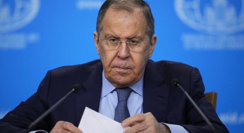 Lavrov fogta a virtuális bakancsát és telibe vágta vele a davosi békeformulát