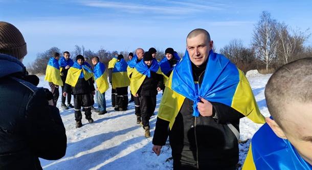 Ukrajna 207 hadifoglyot hozott haza a fogságból