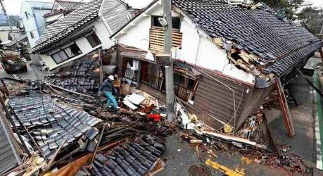 Több ezer ember vált hajléktalanná Japánban a földrengés után