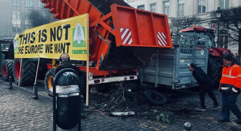 Vízágyúkkal lövik a tüntetőket a rendőrök Brüsszelben - videók