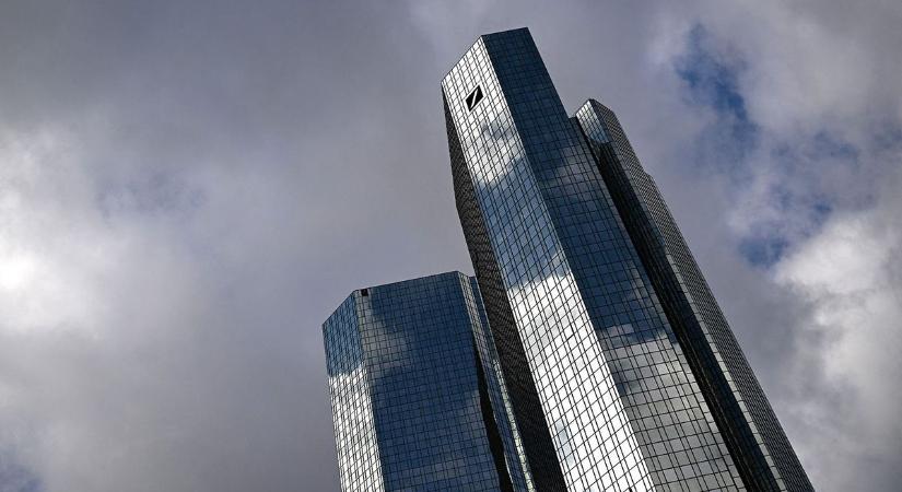 Milliárdos osztalékokat fizet és többezer dolgozót kirúg a Deutsche Bank