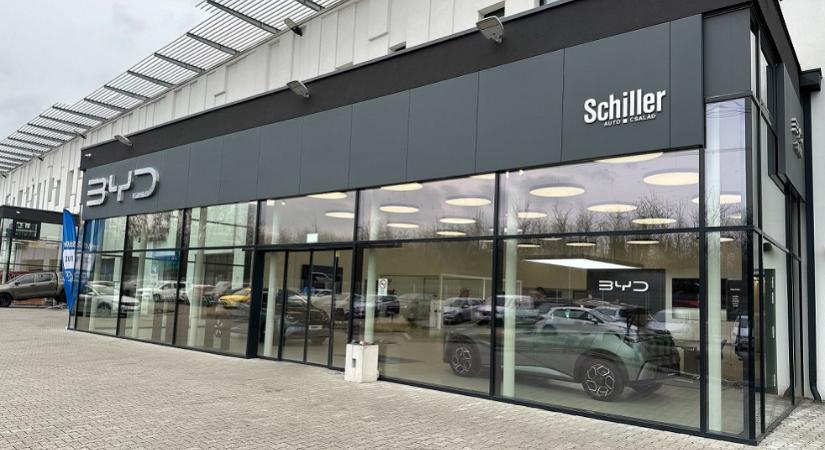 33 év után bezárja Opel-szalonját a Schiller, hogy a kínai BYD forgalmazásába kezdjen